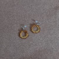 Modèle Ellipse. Boucles d'oreilles en dentelle de frivolités en fil de coton perlé DMC n°8 savane brûlée ombrée