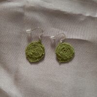 Boucles d'oreilles Spirale en dentelle de frivolité en coton DMC n°8 vert anis