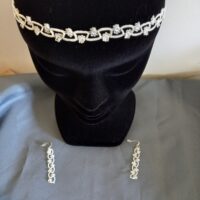 Ensemble bijoux frivolité en passiflore ivoire composé d'un bandeau et d'une paire de boucles d'oreilles longues