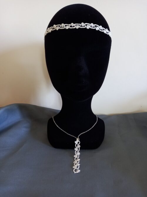 Ensemble bijoux frivolité en passiflore ivoire composé d'un pendentif et d'un bandeau