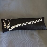 Ensemble bijoux frivolité en passiflore ivoire composé d'un bracelet d'une paire de boucles d'oreilles courtes