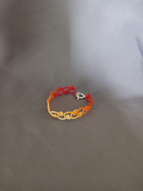 Passiflore, bracelet en dentelle de frivolités en fil de coton DMC orange citrouille ombré