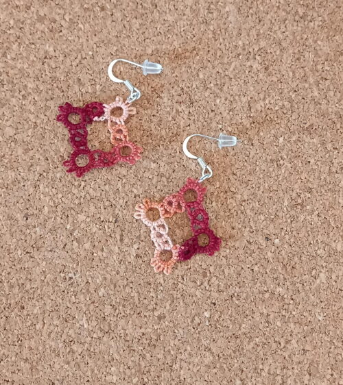 boucles d'oreilles Celte en dentelle de frivolités en fil de coton DMC acajou ombré